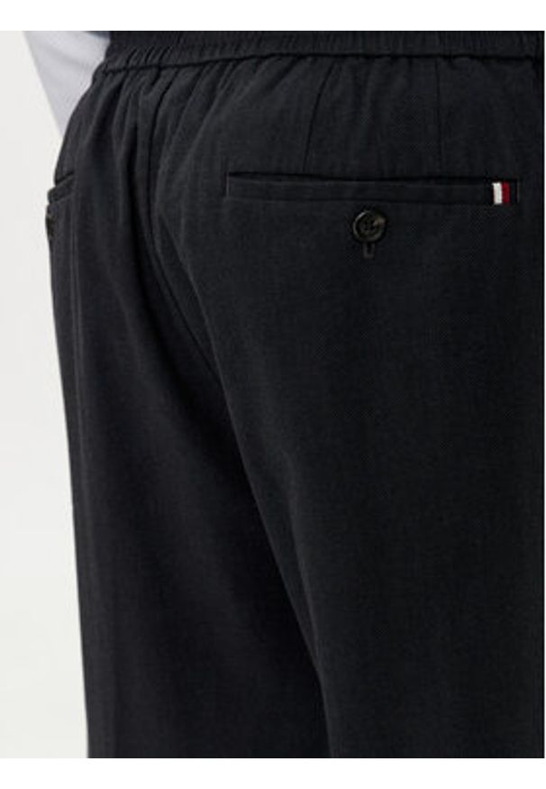 TOMMY HILFIGER - Tommy Hilfiger Chinosy Chelsea MW0MW33933 Granatowy Slim Fit. Kolor: niebieski. Materiał: bawełna