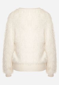 Born2be - Jasnobeżowy Sweter z Długim Włosiem i Dodatkiem Wełny Merithina. Kolor: beżowy. Materiał: wełna. Długość: długie. Styl: klasyczny, elegancki #5