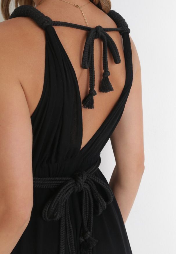 Born2be - Czarny Wiskozowy Kombinezon z Gumką w Pasie i Plecionym Sznurkiem z Lnem Evalin. Kolor: czarny. Materiał: len, wiskoza. Długość rękawa: na ramiączkach. Wzór: aplikacja