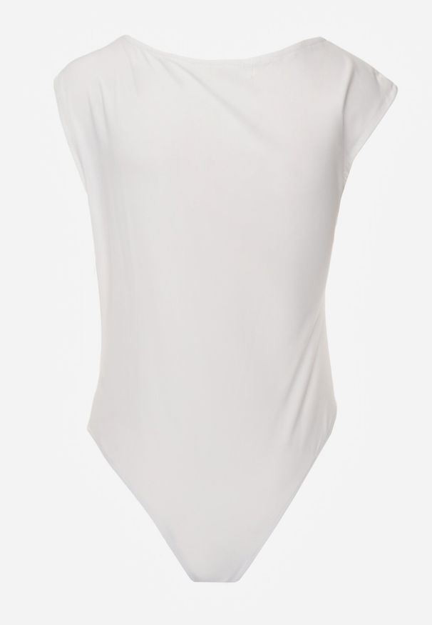 Born2be - Białe Asymetryczne Body Ozdobione Marszczeniem Dinida. Okazja: na co dzień. Kolor: biały. Materiał: jeans. Wzór: aplikacja. Styl: casual, klasyczny, elegancki