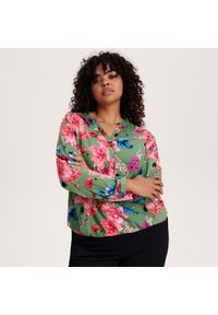 Reserved - Bluzka w kwiaty z EcoVero™ - Zielony. Kolor: zielony. Wzór: kwiaty #1