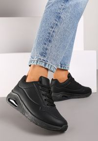 Renee - Czarne Buty Sportowe Sneakersy na Płaskiej Ozdobnej Podeszwie Navildra. Okazja: do pracy, na co dzień. Kolor: czarny. Materiał: jeans, materiał. Wzór: aplikacja #1