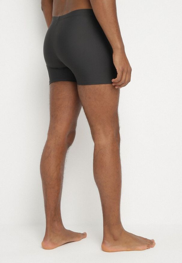 Born2be - Ciemnoszare Kąpielówki w Trójkąty z Paskami Sarivere. Kolor: szary