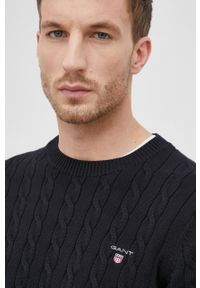 GANT - Gant sweter bawełniany męski kolor czarny. Okazja: na co dzień. Kolor: czarny. Materiał: bawełna. Długość rękawa: długi rękaw. Długość: długie. Wzór: aplikacja. Styl: casual