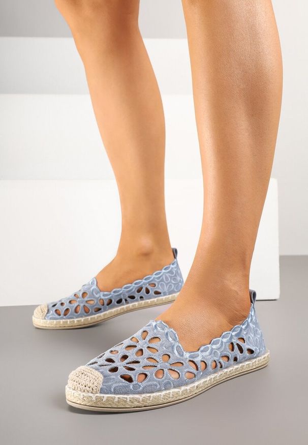 Born2be - Jasnoniebieskie Espadryle z Ażurową Cholewką i Plecionką na Nosku Nolkio. Okazja: na spacer. Kolor: niebieski. Szerokość cholewki: normalna. Wzór: ażurowy. Materiał: jeans. Sezon: lato. Obcas: na obcasie. Styl: elegancki. Wysokość obcasa: niski