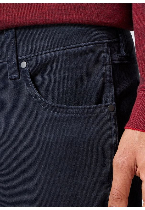 Wrangler - WRANGLER MĘSKIE SPODNIE SZTRUKSOWE GREENSBORO DARK NAVY 112358044 W15Q008616