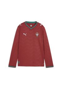 Puma - Młodzieżowa koszulka domowa z długim rękawem reprezentacji Portugalii 2026 PUMA. Kolor: czerwony, wielokolorowy, zielony. Długość rękawa: długi rękaw. Długość: długie. Sport: piłka nożna #1