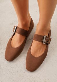 Born2be - Jasnobrązowe Balerinki Vices ze Skórzaną Wkładką i Szerokim Paskiem ze Sprzączką Rilucea. Okazja: na co dzień. Zapięcie: pasek. Kolor: brązowy. Materiał: skóra. Obcas: na płaskiej podeszwie. Styl: casual, rockowy #2
