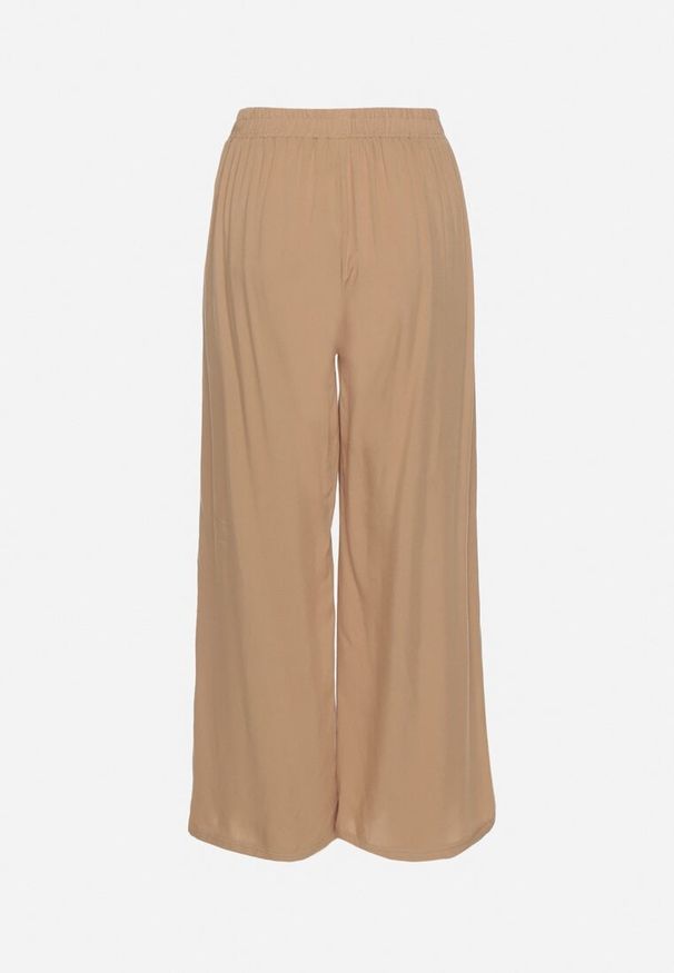 Born2be - Ciemnobeżowe Spodnie ne Spodnie z Szerokimi Nogawkami Palazzo z Gumką w Pasie Nesira. Okazja: na spacer, na co dzień. Kolor: beżowy. Materiał: bawełna, materiał. Styl: casual, boho