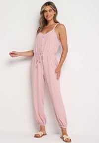 Born2be - Różowy Bawełniany Kombinezon na Regulowanych Ramiączkach ze Ściągaczem w Talii Beamla. Okazja: na co dzień. Kolor: różowy. Materiał: bawełna. Długość rękawa: na ramiączkach. Długość: długie. Styl: elegancki, casual, klasyczny #1