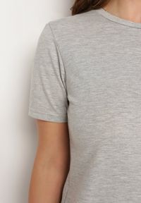 Born2be - Szary Gładki T-shirt z Krótkim Rękawem Elldora. Okazja: na co dzień. Kolor: szary. Materiał: jeans. Długość rękawa: krótki rękaw. Długość: krótkie. Wzór: gładki. Styl: klasyczny, casual, elegancki #3