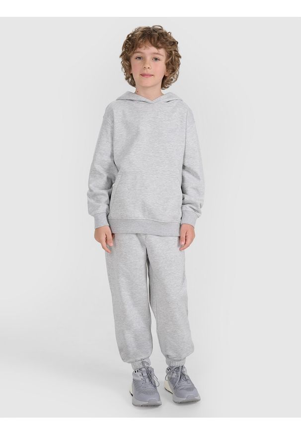 4f - 4F Bluza dresowa nierozpinana z kapturem chłopięca - szara 122 (6-7 lat). Okazja: na co dzień. Typ kołnierza: kaptur. Kolor: szary. Materiał: dresówka. Wzór: gładki, ze splotem. Sezon: lato. Styl: casual, sportowy