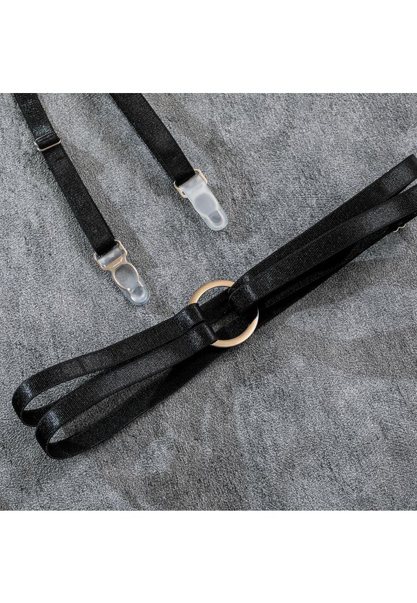 Intica - Komplet bielizny z regulowanymi detalami na romantyczne wieczory Marlen. Kolor: czarny. Materiał: materiał, skóra