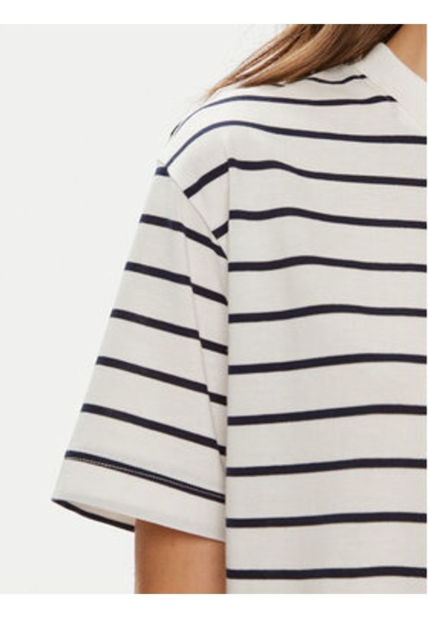 Gina Tricot T-Shirt 23352 Biały Relaxed Fit. Kolor: biały. Materiał: bawełna