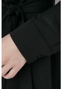 Calvin Klein sukienka kolor czarny mini prosta. Okazja: na co dzień. Kolor: czarny. Materiał: tkanina, poliester. Długość rękawa: długi rękaw. Typ sukienki: proste. Styl: casual. Długość: mini #5