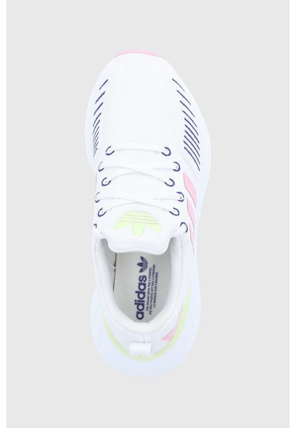 adidas Originals buty dziecięce Swift Run GZ0798 kolor biały. Nosek buta: okrągły. Zapięcie: sznurówki. Kolor: biały. Materiał: guma. Obcas: na platformie. Sport: bieganie