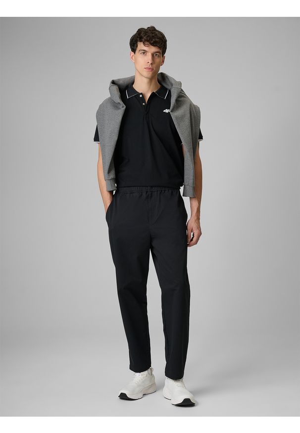 4f - 4F Koszulka polo regular męska - czarna S. Okazja: na co dzień, do pracy, na spacer. Typ kołnierza: polo. Kolor: czarny. Materiał: dzianina, skóra, materiał. Styl: casual, klasyczny