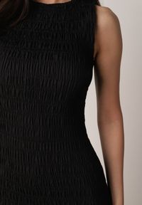 Born2be - Czarna Marszczona Sukienka Bez Rękawów z Obniżoną Linią Talii Natirea. Okazja: na co dzień. Kolor: czarny. Długość rękawa: bez rękawów. Typ sukienki: proste. Styl: casual, elegancki #4