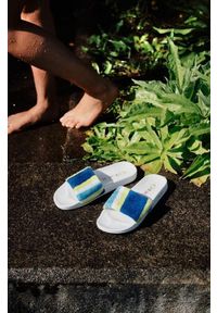 Klapki plażowe damskie O'Neill Brights Slides. Okazja: na plażę. Kolor: niebieski, wielokolorowy, biały. Styl: sportowy