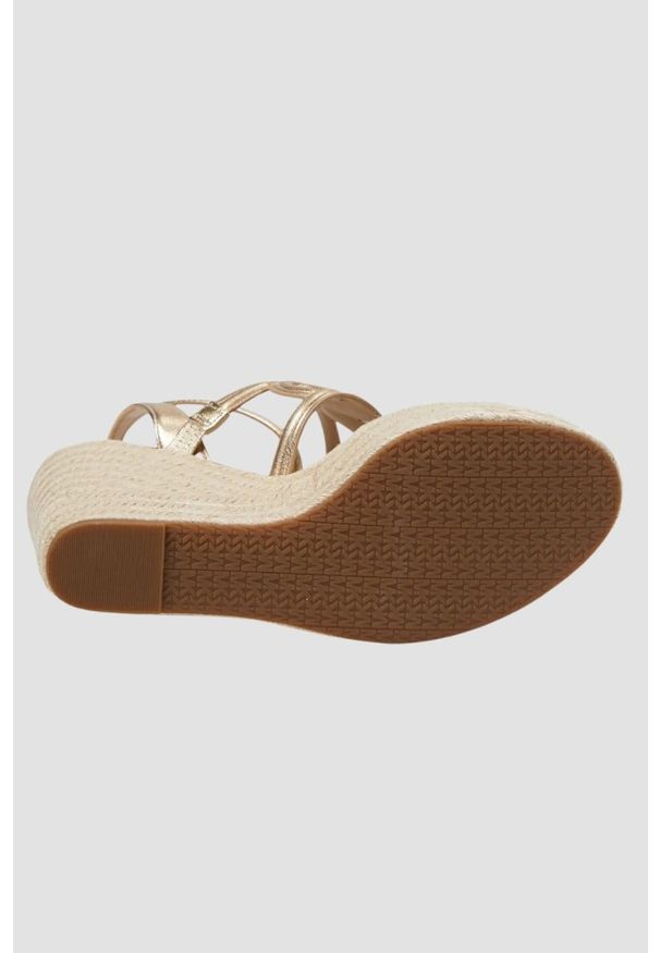 Michael Kors - MICHAEL KORS Złote sandały Alma Wedge Espadrille. Kolor: złoty