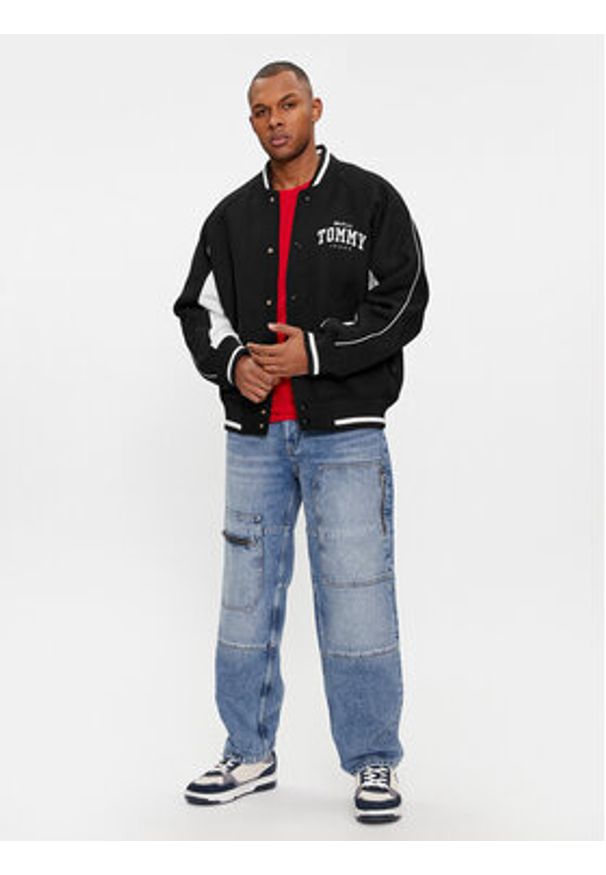 Tommy Jeans Kurtka bomber Tjm Wool Varsity Bomber DM0DM17884 Czarny Regular Fit. Kolor: czarny. Materiał: syntetyk
