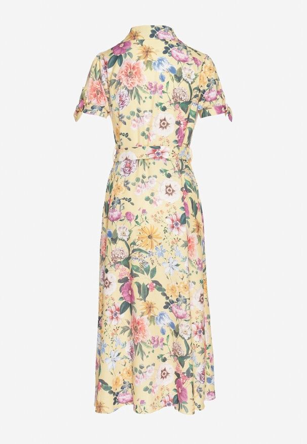 Born2be - Żółta Rozkloszowana Sukienka o Koszulowym Kroju z Paskiem w Kwiatowy Wzór Fevelorine. Okazja: na co dzień. Kolor: żółty. Wzór: kwiaty. Typ sukienki: koszulowe. Styl: casual