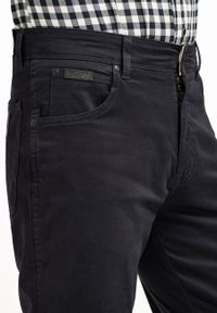 Wrangler - WRANGLER TEXAS SLIM MĘSKIE SPODNIE JEANSOWE JEANSY DARK NAVY W12SEAXAE 112330702