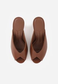 Born2be - Brązowe Klapki na Szpilce Ozdobione Wyciętą Cholewką Berineli. Kolor: brązowy. Materiał: jeans. Wzór: aplikacja. Obcas: na szpilce #3