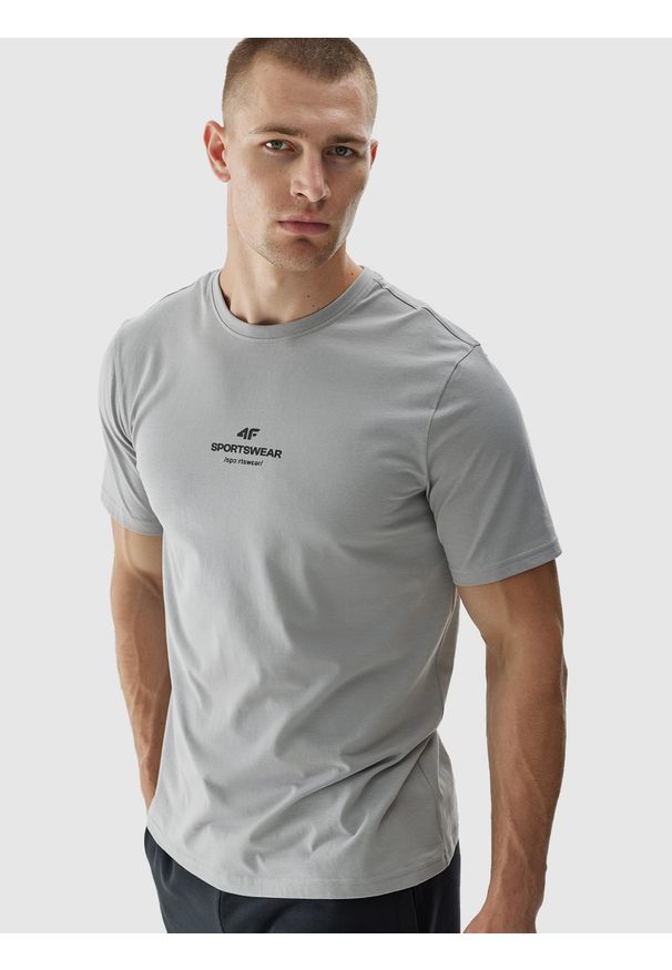 4f - 4F T-shirt regular z nadrukiem męski - szary M. Okazja: na co dzień. Kolor: szary. Materiał: bawełna, jersey, dzianina. Długość rękawa: krótki rękaw. Długość: krótkie. Wzór: nadruk. Styl: sportowy, klasyczny, casual