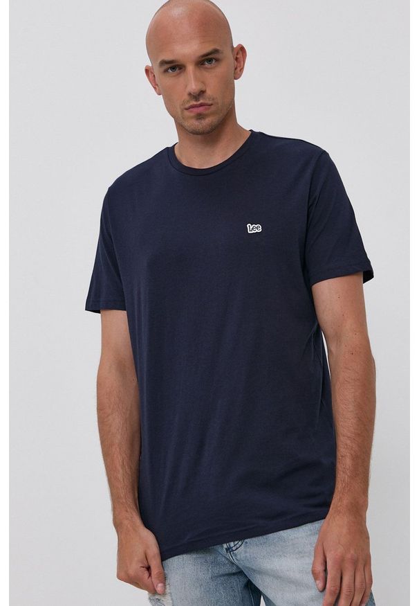 Lee - T-shirt. Okazja: na co dzień. Kolor: niebieski. Materiał: bawełna, dzianina. Wzór: gładki, aplikacja. Styl: casual