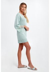 Twinset Milano - Sukienka TWINSET. Typ kołnierza: dekolt w łódkę. Materiał: bawełna, koronka. Długość: mini #5