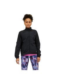 Kurtki do biegania damskie New Balance Impact Run Packable. Kolor: czarny. Materiał: nylon. Sport: bieganie #1