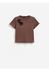 Reserved - T-shirt z ozdobnymi aplikacjami - ciemnobrązowy. Kolor: brązowy. Materiał: bawełna, dzianina. Wzór: aplikacja