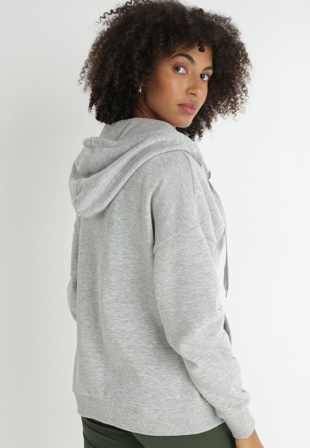 Born2be - Szara Bluza z Kapturem i Suwakiem Oversize Hil. Typ kołnierza: kaptur. Kolor: szary. Materiał: polar, dzianina. Długość rękawa: długi rękaw. Długość: długie. Styl: sportowy