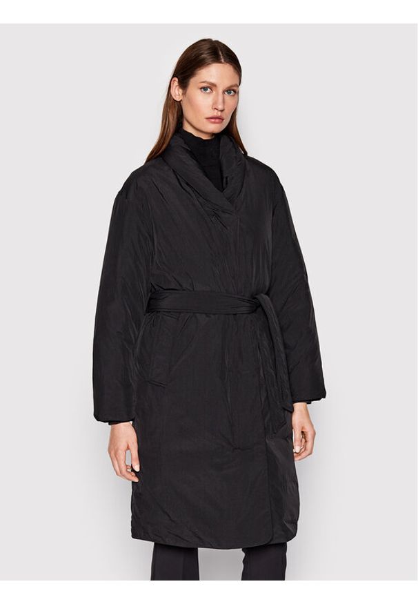 Calvin Klein Płaszcz zimowy K20K204158 Czarny Regular Fit. Kolor: czarny. Materiał: syntetyk. Sezon: zima