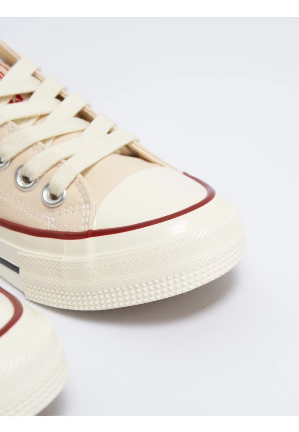 Big-Star - Trampki damskie niskie beżowe NN274272 801. Okazja: na co dzień. Wysokość cholewki: przed kostkę. Kolor: beżowy. Materiał: jeans. Szerokość cholewki: normalna. Sezon: lato. Styl: casual, klasyczny, wakacyjny