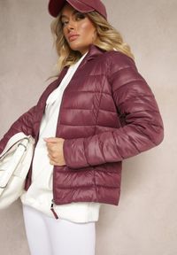 Renee - Bordowa Casualowa Kurtka Ozdobiona Pikowaniem Nelionea. Okazja: na co dzień. Kolor: czerwony. Materiał: jeans. Wzór: aplikacja. Styl: casual