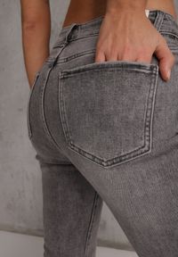 Renee - Szare Jeansy Flare Regular Waist z Bawełną i Dodatkiem Wiskozy Arritina. Okazja: na co dzień. Kolor: szary. Długość: krótkie. Styl: retro, klasyczny, casual #5