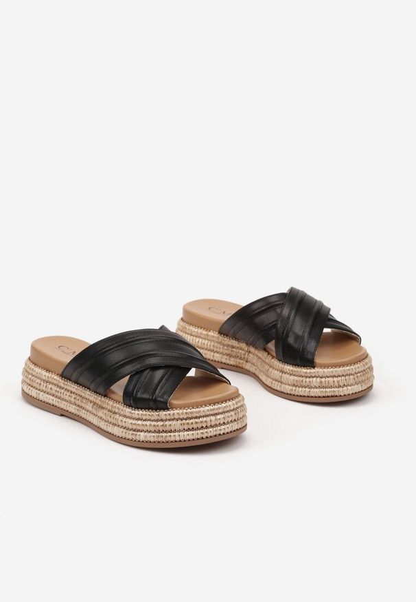 Born2be - Czarne Klapki na Grubej Podeszwie Ozdobione Plecionką Fonalia. Okazja: na co dzień. Kolor: czarny. Materiał: jeans. Wzór: aplikacja. Sezon: lato. Styl: casual
