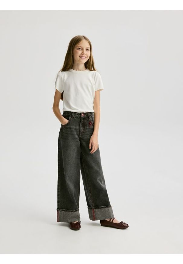 Reserved - Jeansy wide leg z podwiniętą nogawką - szary. Kolor: szary