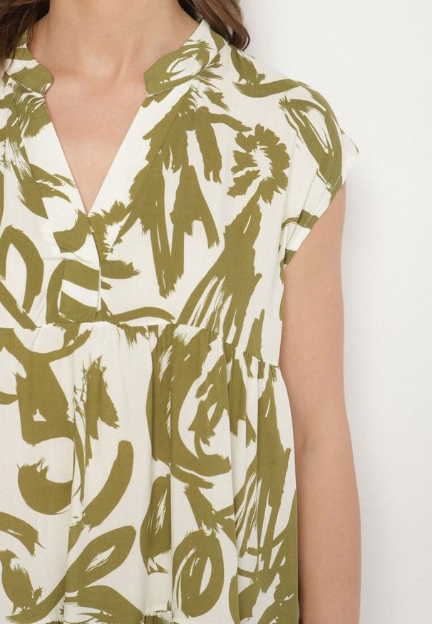 Born2be - Zielona Bawełniana Sukienka z Abstrakcyjnym Wzorem Lioraia. Okazja: na co dzień. Typ kołnierza: dekolt w kształcie V. Kolor: zielony. Materiał: bawełna. Długość rękawa: krótki rękaw. Typ sukienki: proste. Styl: elegancki, casual