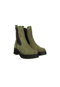 Botki Bayla-161 188 1101 55 Khaki Suede 161625, Zielony, Skóra naturalna. Okazja: na co dzień. Nosek buta: okrągły. Zapięcie: bez zapięcia. Kolor: zielony. Szerokość cholewki: normalna. Wysokość cholewki: za kostkę. Materiał: zamsz. Sezon: jesień, zima. Obcas: na obcasie. Styl: casual, elegancki. Wysokość obcasa: średni #2