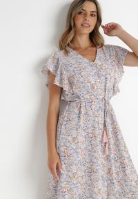 Born2be - Różowo-Jasnoszara Sukienka Lanby. Typ kołnierza: kołnierz z falbankami. Kolor: różowy. Materiał: materiał. Wzór: nadruk, aplikacja, kwiaty. Styl: elegancki. Długość: maxi #6