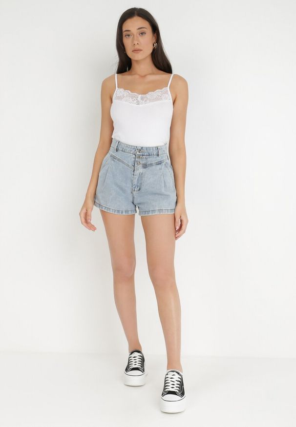 Born2be - Biały Top Bawełniany Thelameia. Kolor: biały. Materiał: bawełna. Długość rękawa: na ramiączkach. Wzór: koronka, gładki