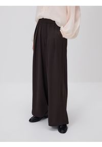 Reserved - Szerokie spodnie - brązowy. Kolor: brązowy. Materiał: tkanina. Wzór: gładki