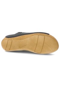 Czarne Sandały Armodo Płaskie Obuwie Damskie. Okazja: na co dzień. Zapięcie: rzepy. Kolor: czarny. Materiał: skóra. Sezon: lato. Styl: klasyczny, casual, elegancki #7