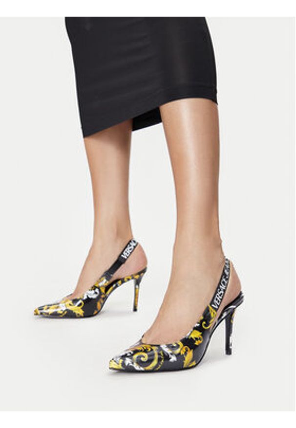 Versace Jeans Couture Szpilki 78VA3S52 Czarny. Kolor: czarny. Materiał: skóra. Obcas: na szpilce