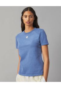 Tory Burch - TORY BURCH - Niebieska koszulka z naszywką z logo. Kolor: niebieski. Materiał: bawełna. Wzór: aplikacja. Styl: klasyczny