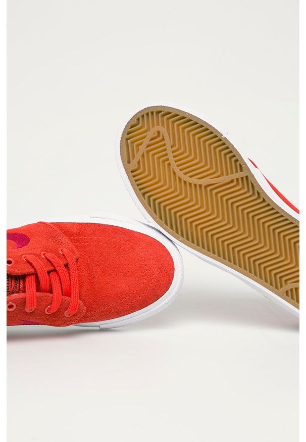 Nike Kids - Buty zamszowe dziecięce SB Janoski. Nosek buta: okrągły. Zapięcie: sznurówki. Kolor: czerwony. Materiał: zamsz