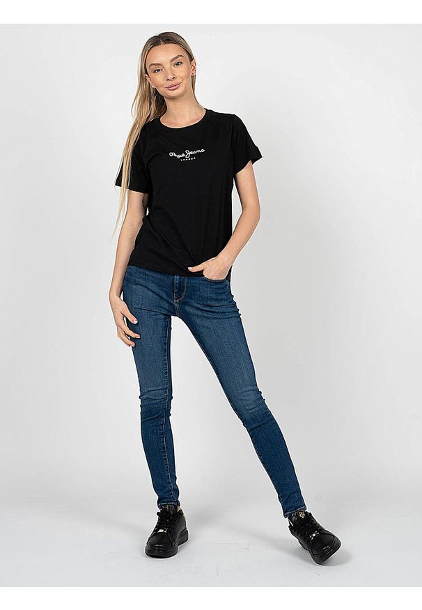 Pepe Jeans T-Shirt "Camila" | PL505292 | Camila | Kobieta | Czarny. Okazja: na co dzień. Kolor: czarny. Materiał: bawełna. Wzór: nadruk. Styl: casual